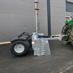 Planierhobel mit Laser am Traktor angehängt, Seitenansicht